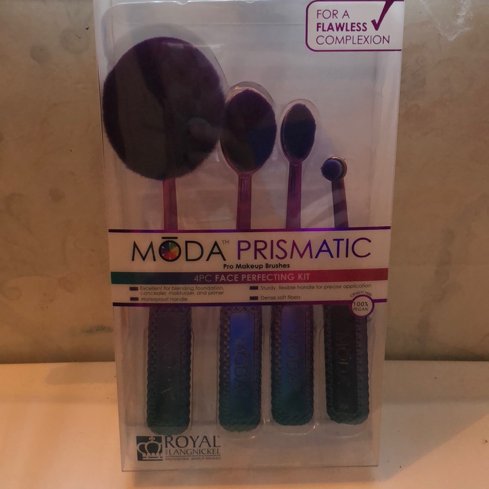 Makeup tools